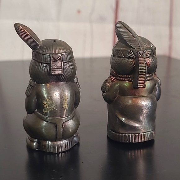 Vintage 90s Japan Metal Native American Indian Couple Salt & Pepper Shakers NM - Picture 8 of 16